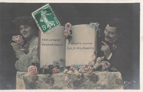 Femme elegante moustachu - cp,