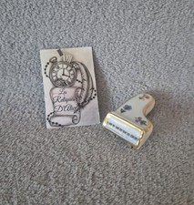 Piano miniature en porcelaine