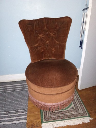 - (, chauffeuse,fauteuil