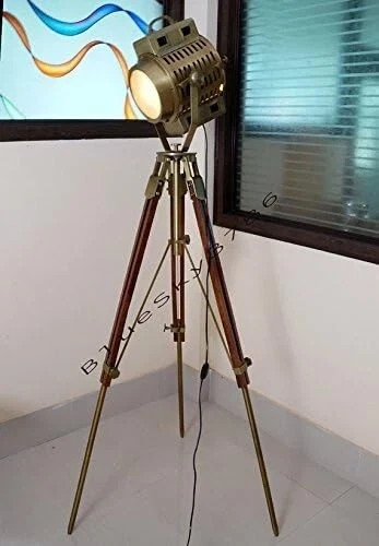 Ancien lampadaire industriel