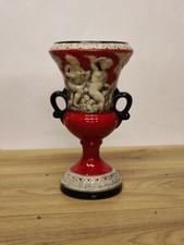 ancien et joli vase rouge noir et blanc décor chérubin en forme de coupe