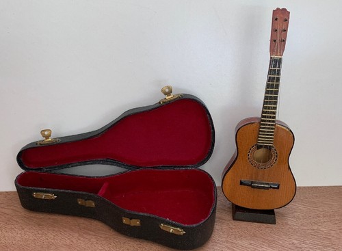 Mini guitare décorative - , avec
