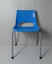 chaise enfant plastique bleu vintage