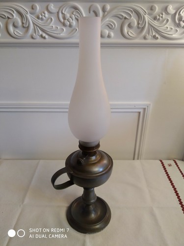 Ancienne lampe pétrole - À,
