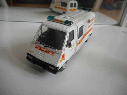 Ambulance urgence renault - ambulance, d'urgence