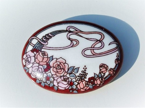Jolie broche emaillée dans - jolie,