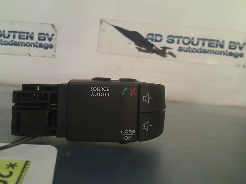 Commande radio volant - de, au