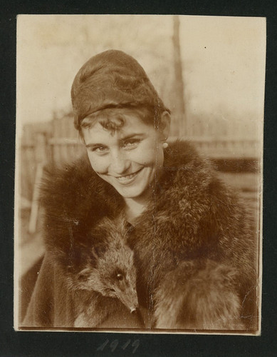 Portrait femme col - de,