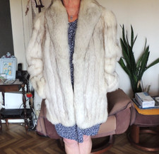 VESTE en  RENARD BLEU - T42  / HAUTEUR 86 / LARGEUR 55  portée 3 fois