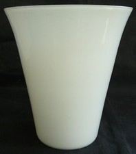Vase blanc vintage – Verrerie de Vianne (47) – fait main – H. 18 cm – Ref 4288