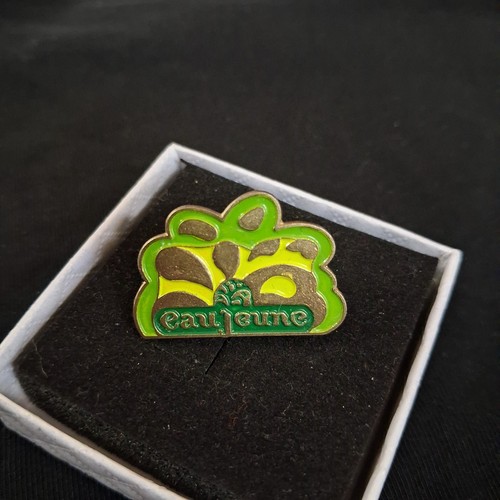 Pin parfum eau - eau, vert