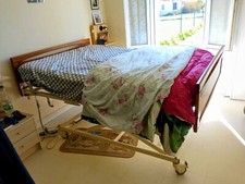 lit médicalise de 140 decor ronce de noyer