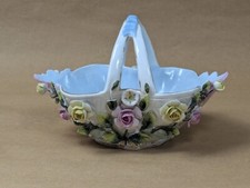 Charmant panier en porcelaine