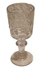 Ancien petit verre sur pied a facettes souffle XIX ème liqueur joli jambage