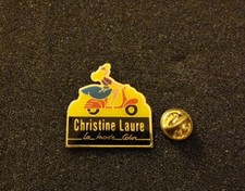 Pin's Christine Laure La mode color Vêtement Fringe Vespa Scooter- Pin Badge  L3