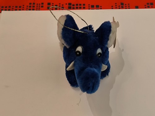 Peluche éléphant bleu - , assis