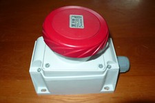 PRISE COMPLETE PRESSE ETOUPE 3POLES + N+ T.  32A. PKF32G735 SCHNEIDER ELECTRIC