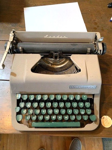 Vintage mid century - mid, portable