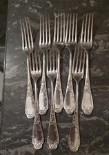 8 FOURCHETTES EN METAL
