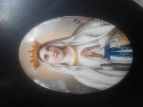 Medaillon peint sur - peint, porcelaine