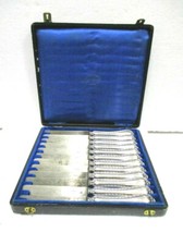 Ancien coffret de 12 couteaux