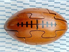 VINTAGE CASSE-TETE EN BOIS BALLON DE RUGBY