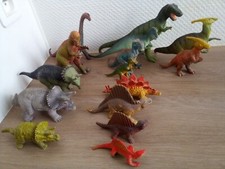 Lot 15 dinosaures PVC