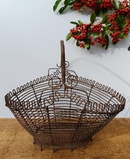 Ancien panier, corbeille en fils de fer tressés