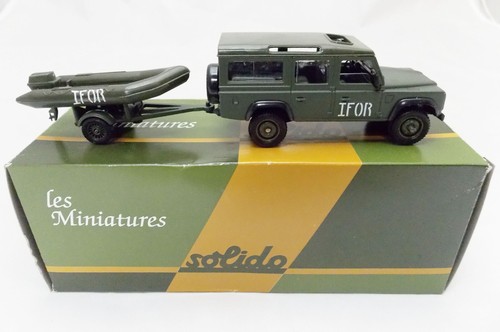 Miniature métal tank - métal, solido