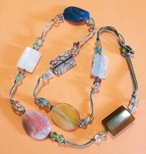 BIJOU COLLIER  SAUTOIR EN PERLES DE VERRE ET PIERRES DURES