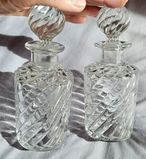 BACCARAT : Paire de flacons à parfum en cristal modèle bambou à côtes torses