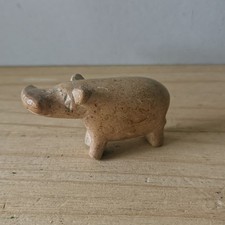 Petit Hippopotame Sculpté En