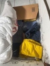 vêtements bébé garçon en parfait état à venir récupérer en main propre