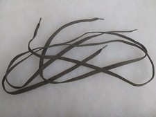 Une paire de lacets militaire pour Pataugas militaria.