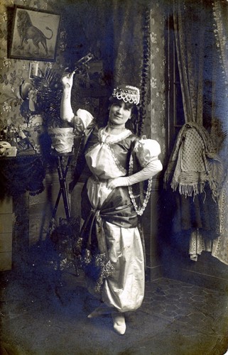 Cpa 1900 jeune femme en - jeune,