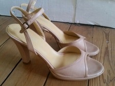 Superbes escarpins Eden Shoes Très élégants dans leur forme et par la couleur nu
