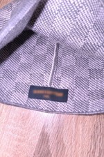 Bonnets LOUIS Vuitton Gris
