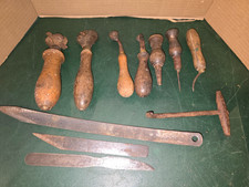 Lot De 11 Outils Anciens De Cordonnier,  Outils De Metier