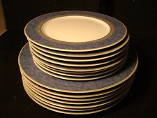 6 grandes assiettes et 8