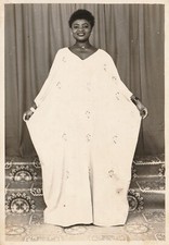 Photographie africaine - Portrait "La belle robe" - 1979 -  Studio, Togo