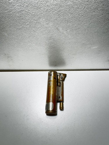 Briquet laiton de - ,
