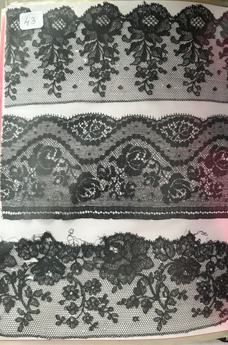 Dentelle ancienne sur - dentelle,