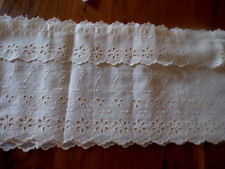 Linge ancien 1 bande de coton beige  broderie anglaise  (1)