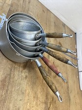 N. 8 série de cinq casseroles en alu