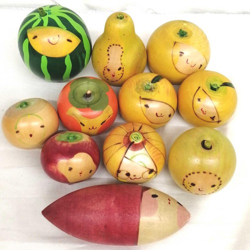Kokeshi set - -,
