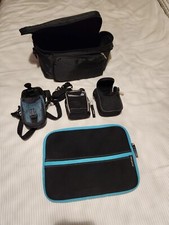 ENSEMBLE DE SACOCHE ET ÉTUI POUR APPAREIL PHOTO ET CAMESCOPE ET ULTRA PORTABLE
