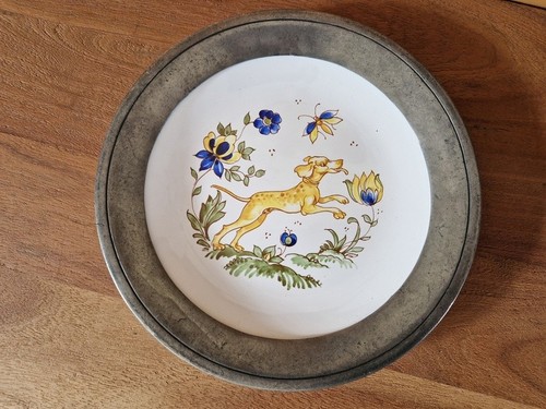 Assiette décor moustiers - à,