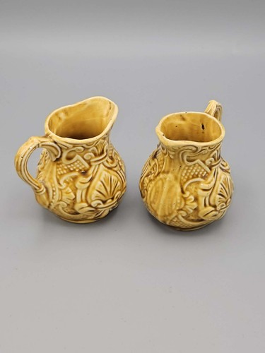 Paire petits pichets à - de,