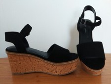 Nu pieds sandales compensees. Noir. Liege. Nubuck. New look. Pointure 37