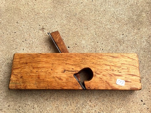 287 old tool - plane,, outil